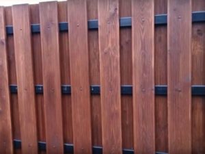 деревянный забор глухой